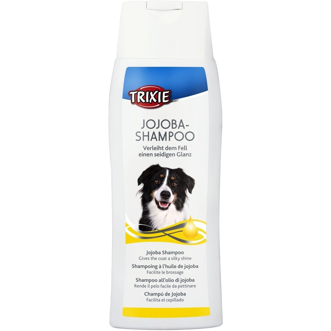 Flasche mit weißem Deckel, Etikett in Weiß und Blau mit Illustration eines Hundes. Das Design ist schlicht, die Oberfläche glatt.