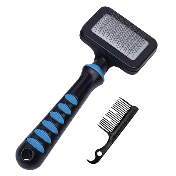 Zwei Hundepflegewerkzeuge: eine große Slicker-Bürste mit feinen Metallborsten und blauen Akzenten sowie ein schwarzer Kamm mit Hakenende auf hellem Hintergrund.