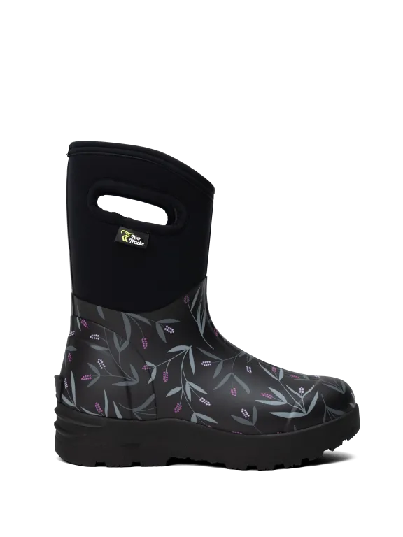 Schwarzer halber Gummistiefel mit floralem Muster im unteren Bereich, Grifföffnung am Schaft und robuster Profilsohle.
