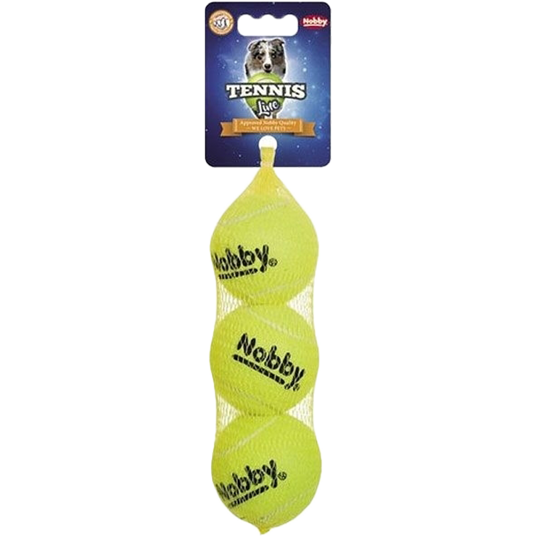 Drei gelbe Tennisbälle im Netzbeutel, jeder Ball mit Markenaufdruck, Verpackung mit Hundemotiv.