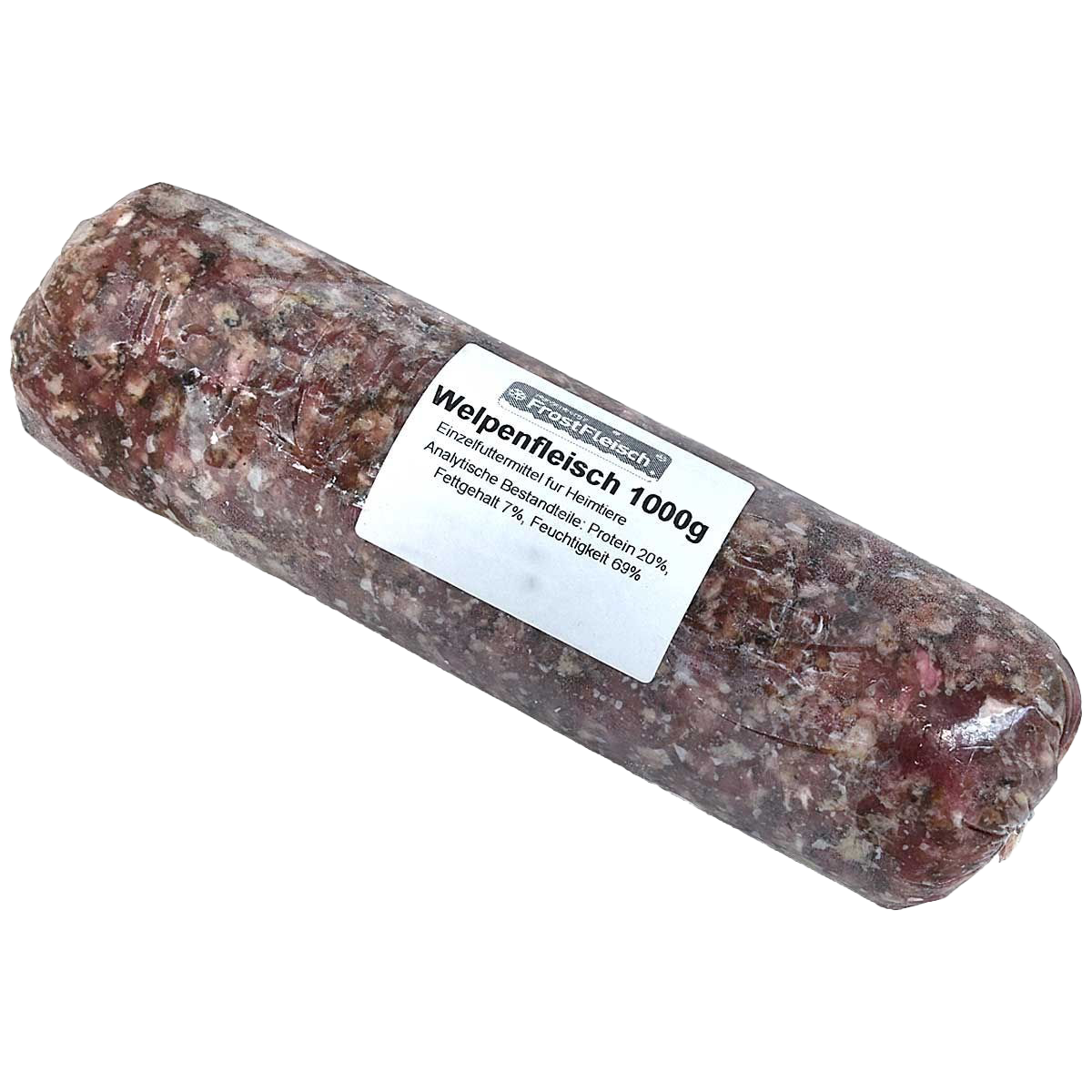 Eine Frostfleischrolle mit weißem Etikett und der Aufschrift „Welpenfleisch“. Verpackt in einem nicht essbaren Kunstdarm. Die Füllung ist gewolft und zeigt eine hellrot-bräunliche Farbe.
