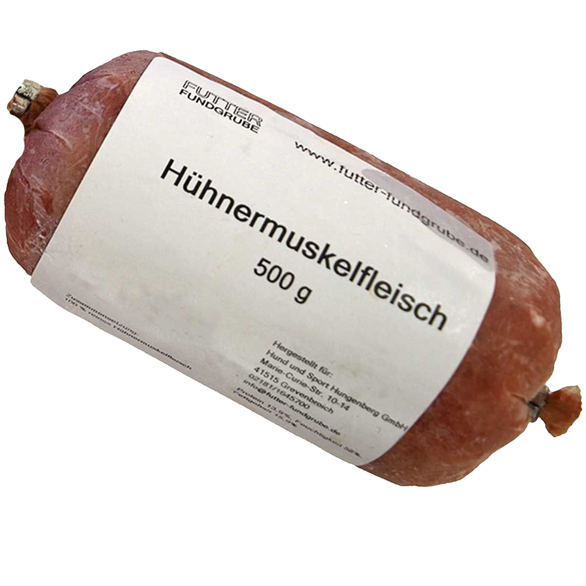 Eine Frostfleischrolle mit weißem Etikett und der Aufschrift „Hühnermuskel­fleisch“. Verpackt in einem nicht essbaren Kunstdarm. Die Füllung ist hellrot, fein gewolft und homogen.