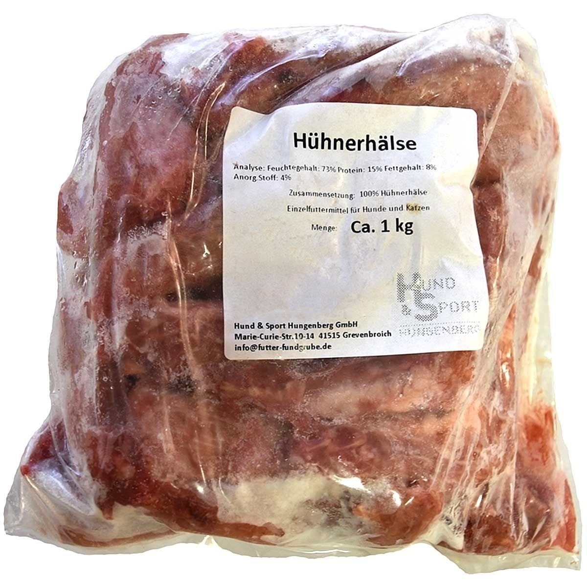 Ein transparenter Kunststoffbeutel mit der Aufschrift „Hühnerhälse“. Sichtbar sind mehrere rötliche, teils fleischige und knöcherne Hälse in länglicher Form.