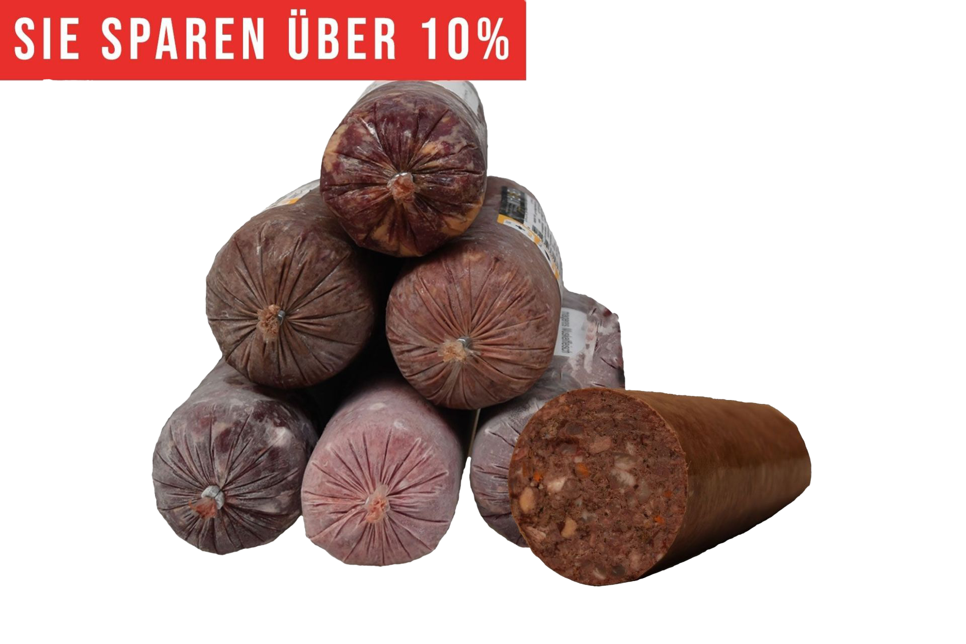 Eine Pyramide aus runden Frostfleischrollen in graubraunem Kunstdarm. Rechts daneben eine angeschnittene Wurst mit dunklem Fleisch und sichtbaren hellen und orangen Stücken.