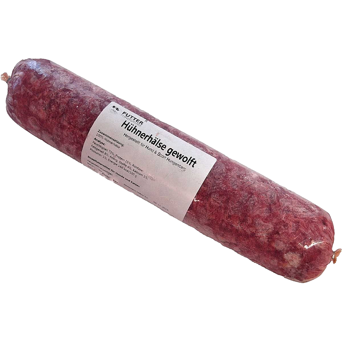 Eine Frostfleischrolle mit weißem Etikett und der Aufschrift „Hühnerhälse gewolft“. Verpackt in einem nicht essbaren Kunstdarm. Die Füllung ist mittelgrob gewolft, rötlich mit weißen Stücken.