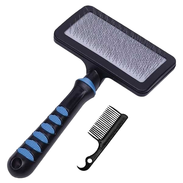 Zwei Hundepflegewerkzeuge: eine große Slicker-Bürste mit feinen Metallborsten und blauen Akzenten sowie ein schwarzer Kamm mit Hakenende auf hellem Hintergrund.
