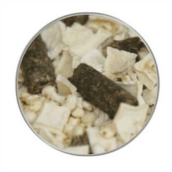 Allergiker-Mix mit Topinambur 500 g Ein Rundbild mit einer groben Trockenmischung aus weißen Würfeln, gepufften Körnchen und dunklen Presslingen. Die Farben reichen von Beige bis Dunkelbraun.