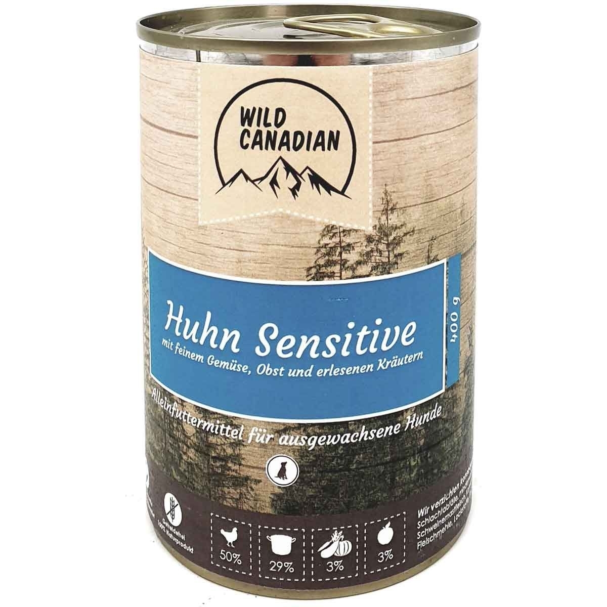 Eine Futterdose mit beigem Etikett und blauem Feld mit der Aufschrift „Huhn Sensitive“. Unten dunkelbraune Fläche mit Symbolen für Fleisch-, Gemüse-, Obst- und Kräuteranteil.