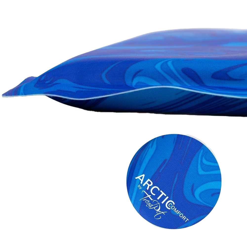 Rechteckige, blaue Kühlmatte mit marmorierter Oberfläche. Unten rechts ein Kreis zeigt eine vergrößerte Ansicht der Textur.