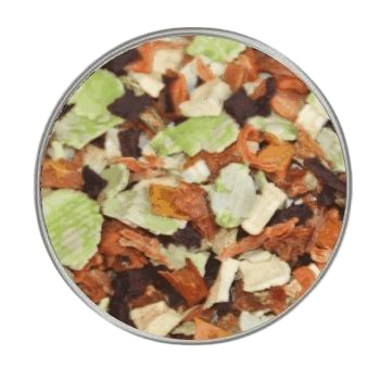 Eine bunte Gemüsemischung aus kleinen, getrockneten Stücken in Orange, Hellgrün, Creme und Dunkelrot mit gewellter, kantiger und unregelmäßiger Oberfläche.