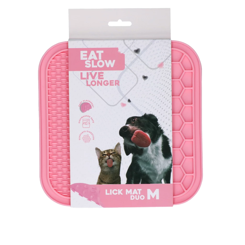 Rosa Schleckmatte ‚Eat Slow Live Longer‘ für Hunde und Katzen, mit Tierabbildungen auf der Verpackung und Hinweisen zu Zahnpflege und stressreduzierender Wirkung.