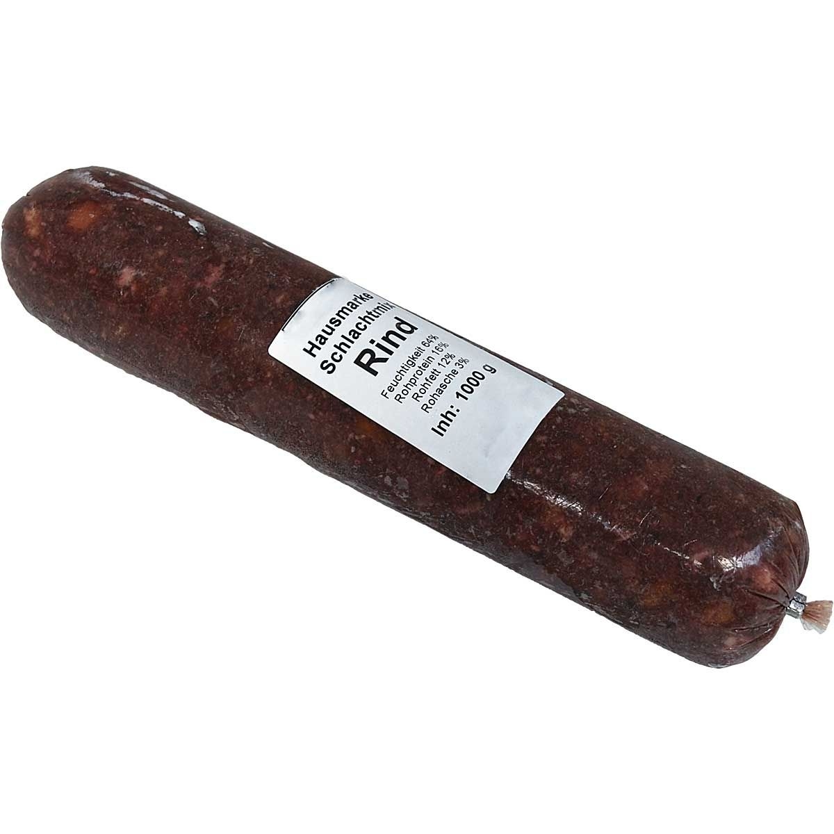 Schlachtmix Hausmarke 1000g Eine kleine Frostfleischrolle mit weißem Etikett und der Aufschrift „Rind“. Verpackt in einem nicht essbaren Kunstdarm. Die Füllung ist fein gewolft und dunkelrot mit hellen Einschlüssen.