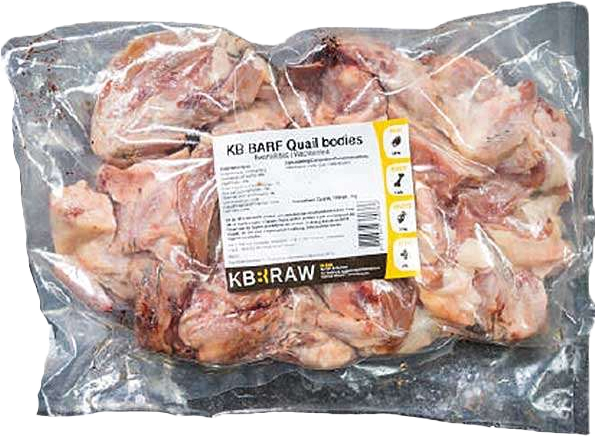 Eine gefrorene Portion „BARF Wachtelkörper“ in transparenter Kunststoffverpackung. Darin liegen mehrere helle, fleischige Stücke mit Knochen, teils rötlich gefärbt.