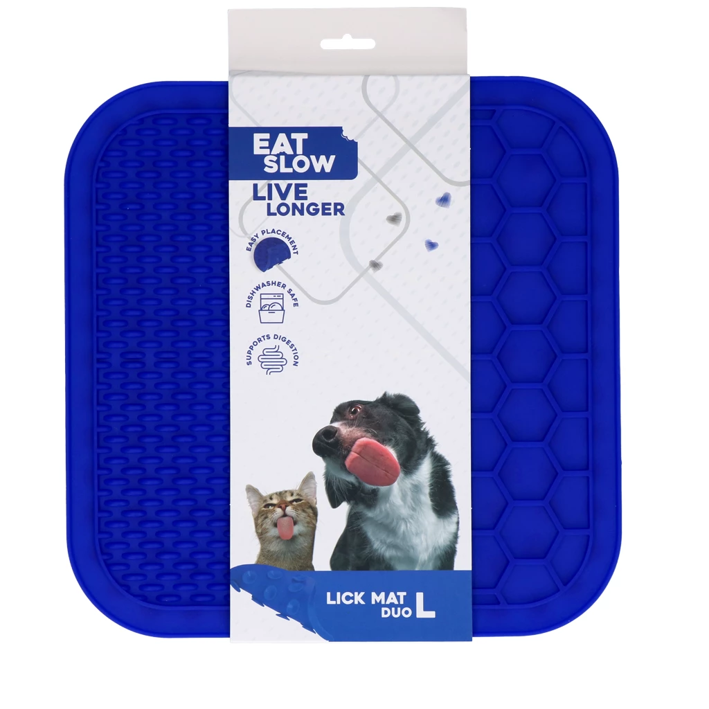 Blaue Schleckmatte ‚Eat Slow Live Longer‘ für Hunde und Katzen, mit Tierabbildungen auf der Verpackung und Hinweisen zu Zahnpflege und stressreduzierender Wirkung.