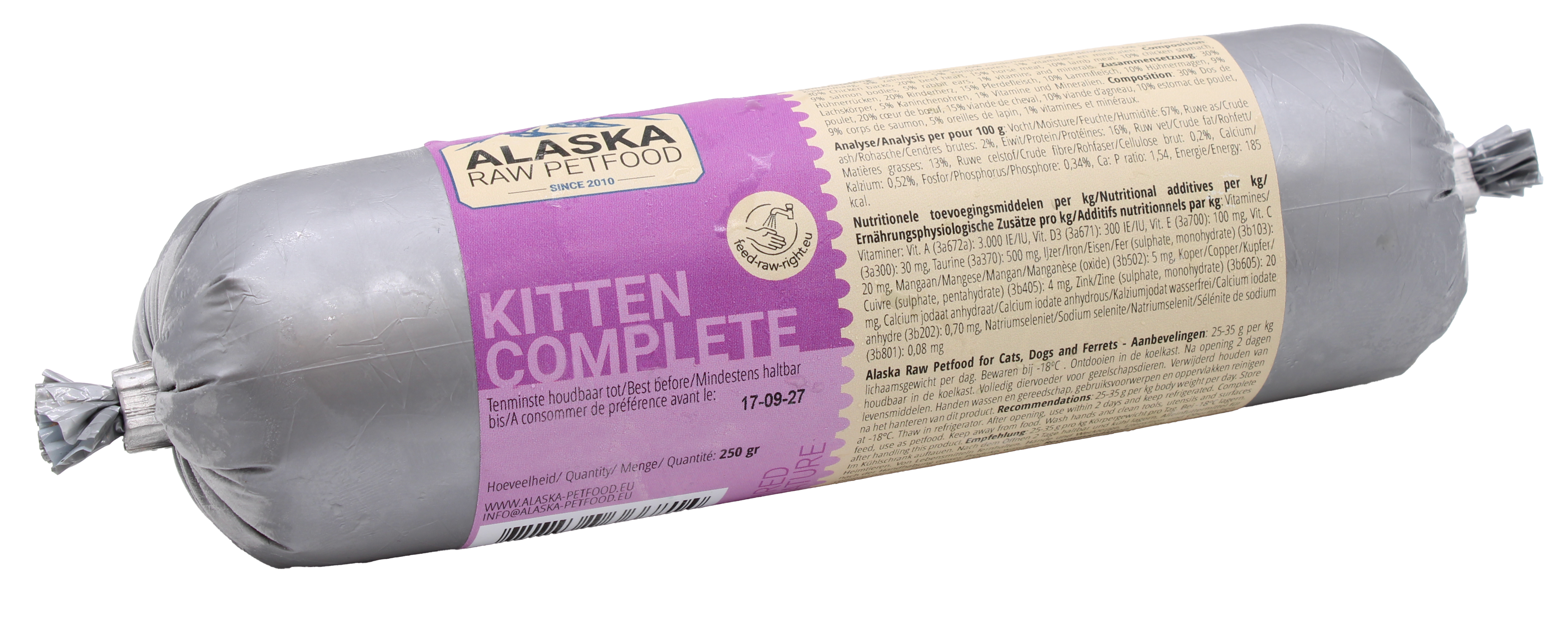 Eine kleine Frostfleischrolle mit violettem Etikett und der Aufschrift „Konijn“. Verpackt in einem grauen Kunstdarm. Die Füllung ist nicht sichtbar.