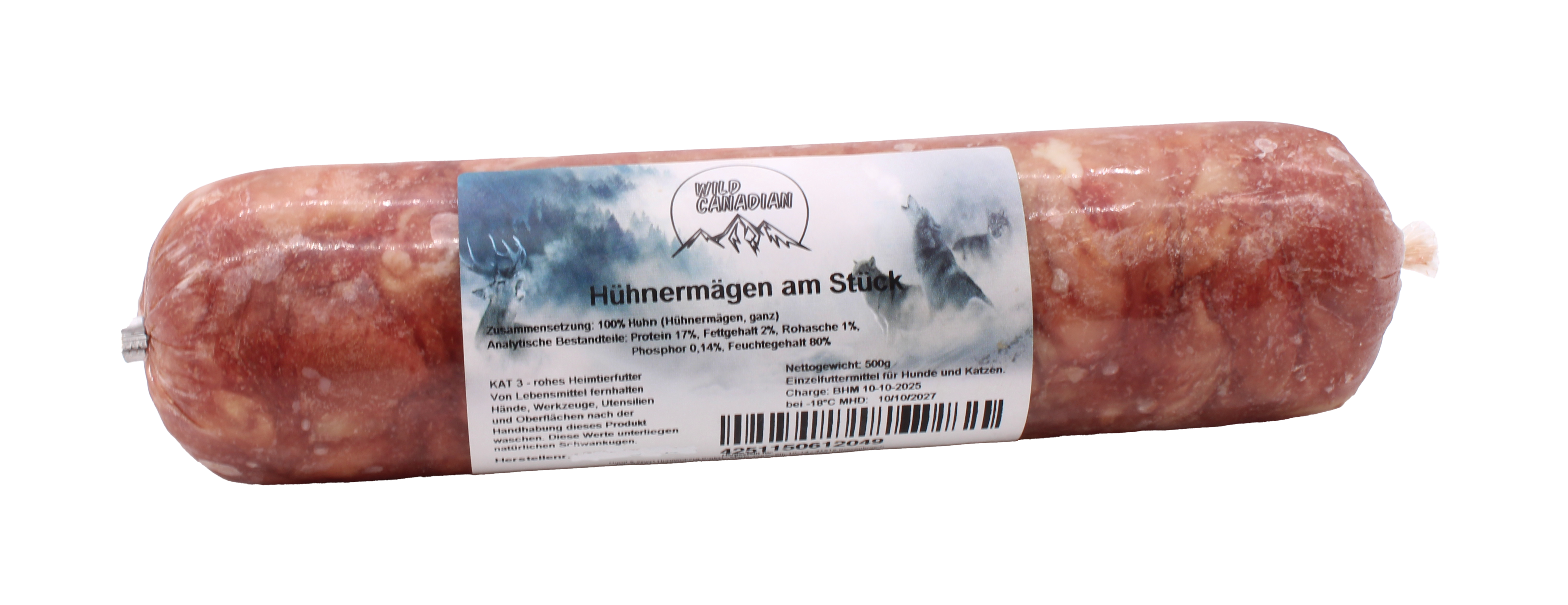 Eine Frostfleischrolle mit grob gewolftem, hellbraun-rosafarbenem Inhalt und sichtbaren Fleischstücken. Die Oberfläche ist leicht glänzend und unregelmäßig gefroren. Verpackt im nicht essbaren Kunstdarm.