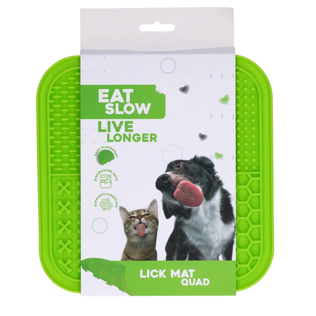 Grüne Schleckmatte ‚Eat Slow Live Longer – Lick Mat Quad‘ für Hunde und Katzen, in Verpackung mit Tierabbildungen und Hinweisen zu Zahnpflege, Anwendung und Verdauungsförderung.