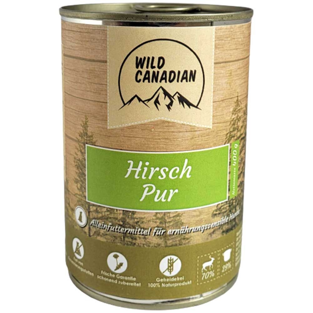 Eine Futterdose mit braunem Etikett und der Aufschrift „Hirsch Pur“ auf grünem Feld. Unten Piktogramme zur Zubereitung, Fleischanteilen und Inhaltsstoffen.r