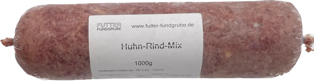 Eine Frostfleischrolle mit weißem Etikett und der Aufschrift „Huhn-Rind-Mix“. Verpackt in einem nicht essbaren Kunstdarm. Die Füllung ist hellrosa bis rötlich und fein gewolft.