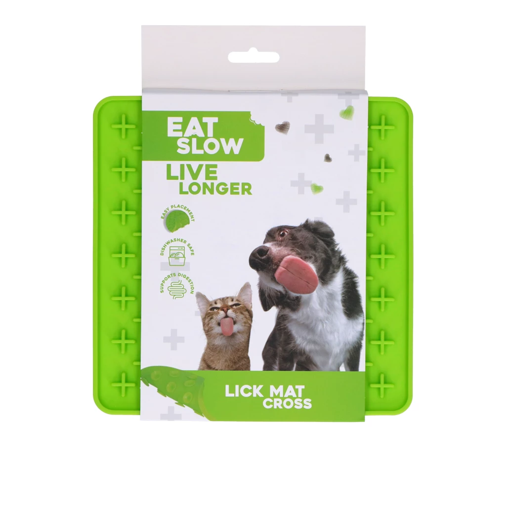 Grüne Schleckmatte ‚Eat Slow Live Longer‘ für Hunde und Katzen in Verpackung mit Tierbildern und Hinweisen auf Zahnpflege, Spülmaschineneignung und weniger Plastikmüll.