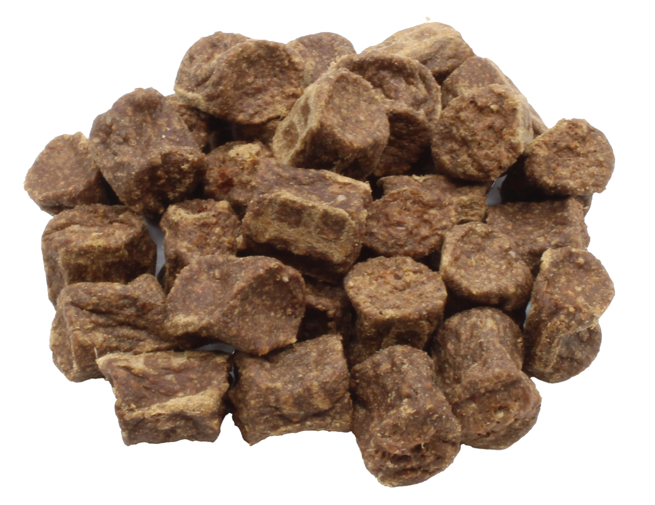 Kleine, zylindrische Leckerli-Stücke mit rauer Oberfläche, unregelmäßiger Form und variierenden Brauntönen, locker angeordnet.