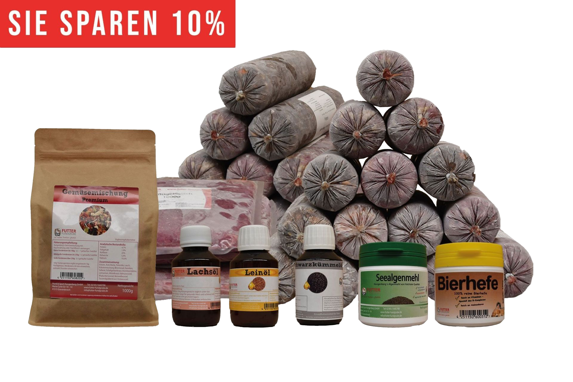 Ein vielseitiges BARF-Paket mit pyramidenförmig gestapelten Frostfleischrollen in grauem Kunstdarm. Davor stehen Flachbeutel mit rotem Inhalt, ein brauner Standbeutel, vier kleine Fläschchen und zwei Dosen.