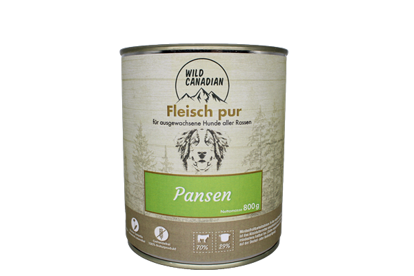 Eine zylindrische Futterdose mit beigem Etikett und der Aufschrift „Wild Canadian – Pansen“. Unten sind Piktogramme sowie ein gezeichneter Hundekopf abgebildet.
