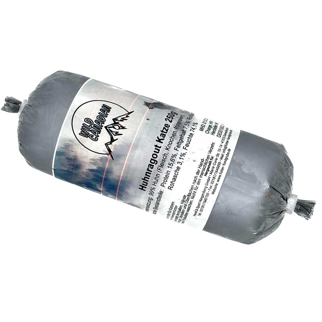 Huhnragout für Katzen 250 g Eine Frostfleischrolle mit weißem Etikett und der Aufschrift „Huhnragout Katze“. Verpackt in einem nicht essbaren Kunstdarm. Die Füllung ist fein gewolft und zeigt eine hellgraue, leicht rosa marmorierte Struktur.