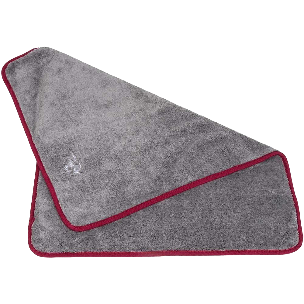 Graues Handtuch mit rotem Rand, an einer Ecke gefaltet; auf der Oberseite nahe der Falte befindet sich ein gesticktes Logo oder Motiv.