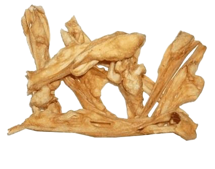 Mehrere hellbeige Stücke getrocknete Lammkopfhaut mit glatter bis leicht faseriger Struktur, teils gebogen und flach, unregelmäßig geformt und naturbelassen.