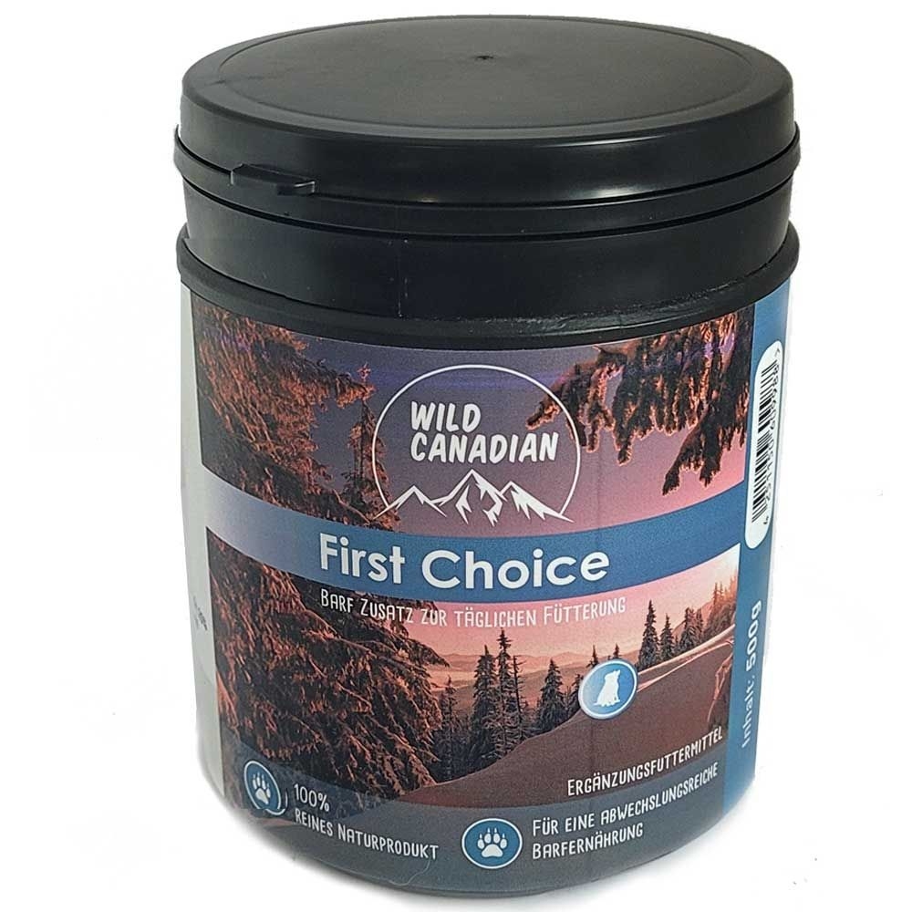 Wild Canadian First Choice 500g Zwei schwarze Kunststoffdosen mit Etikettenmotiv einer verschneiten Waldlandschaft im Sonnenuntergang, links rechteckig, rechts rund, beide mit der Aufschrift „First Choice“.