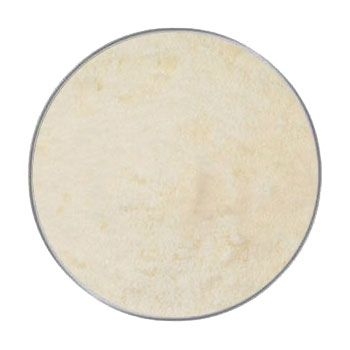 Feines Pulver in hellem Cremebeige, mit gleichmäßiger, glatter Oberfläche, kreisförmig von oben aufgenommen.