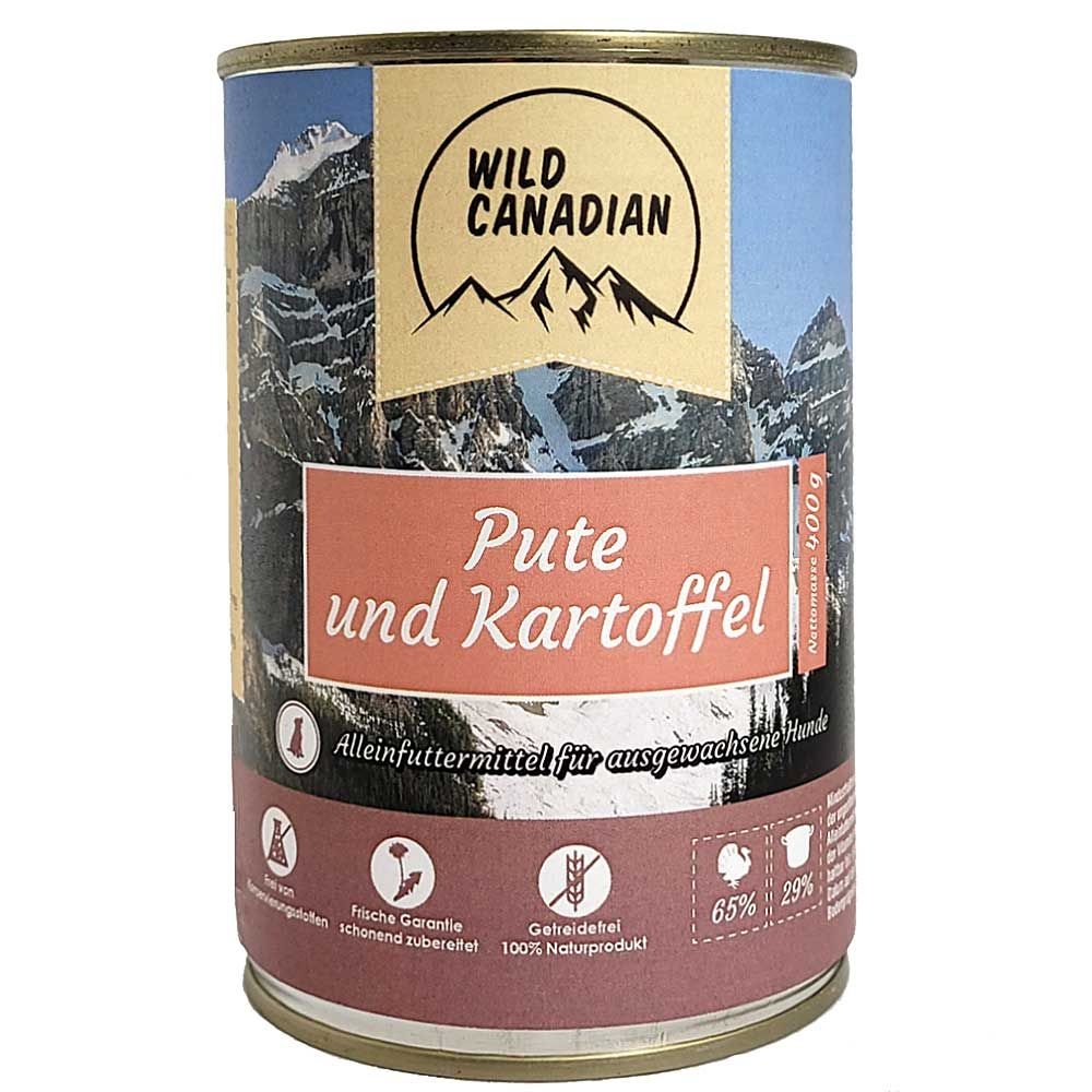 Eine Futterdose mit türkisblauem Hintergrundmotiv und beigem Etikett mit der Aufschrift „Pute und Kartoffel“. Die Dose ist rund, das Etikett zeigt Berglandschaft und Produktinformationen.