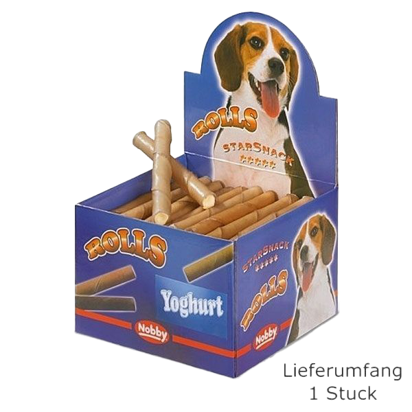 Karton mit mehreren gerollten Hundesnacks, hellbeige Farbe, leicht glänzende Oberfläche, einige Rollen liegen gestapelt im offenen Karton.