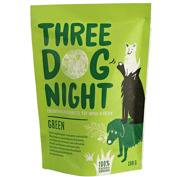 Grüne Verpackung von Three Dog Night GREEN, Ergänzungsfutter für Hunde & Katzen, mit drei Hundeillustrationen, 200 g Inhalt und Hinweis auf plastikfreie Verpackung.
