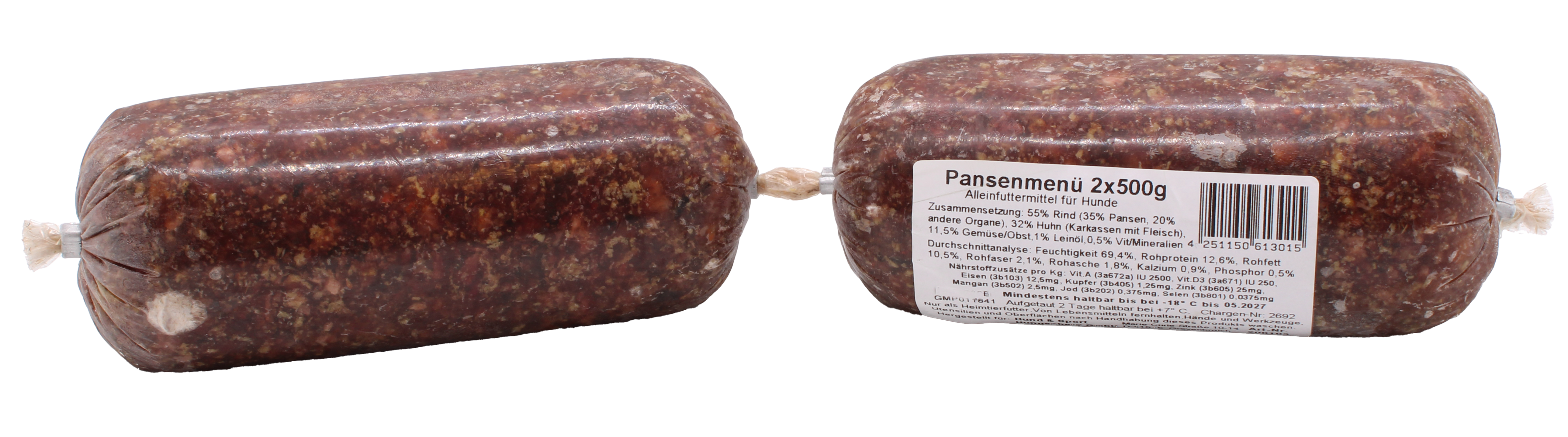 Zwei Frostfleischrollen ohne Etikett in durchsichtigem Kunstdarm. Die Füllung ist grob gewolft, mit dunkelrötlich-brauner Farbe und erkennbaren hellen sowie grünlichen Fleisch- und Pflanzenanteilen.