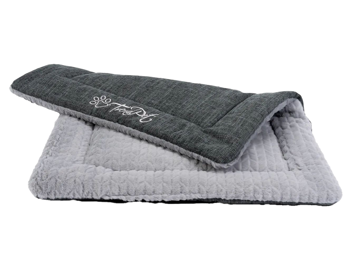Eine Hundedecke mit flauschiger Oberseite in Hellgrau und glatter Unterseite in dunkler Leinenoptik. Auf der Rückseite ist das „TrendPet“-Logo aufgestickt