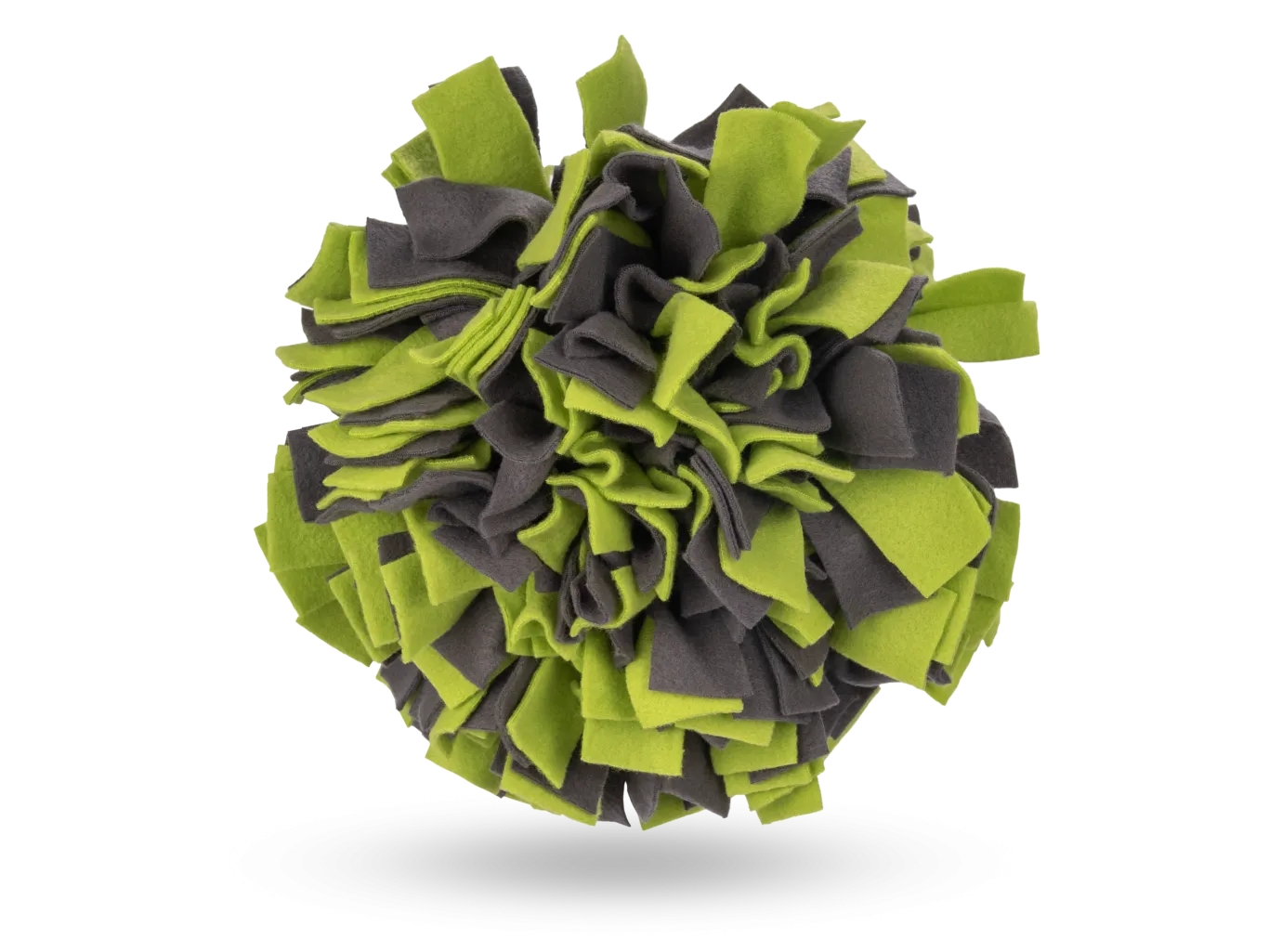 TrendPet Schnüffelball grün Runder Ball aus dicht geknoteten, abwechselnd grünen und dunkelgrauen Filzstreifen mit unregelmäßig abstehenden Enden