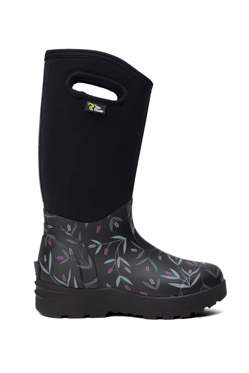 Schwarzer Gummistiefel mit floralem Muster im unteren Bereich, Grifföffnung am Schaft und robuster Profilsohle.
