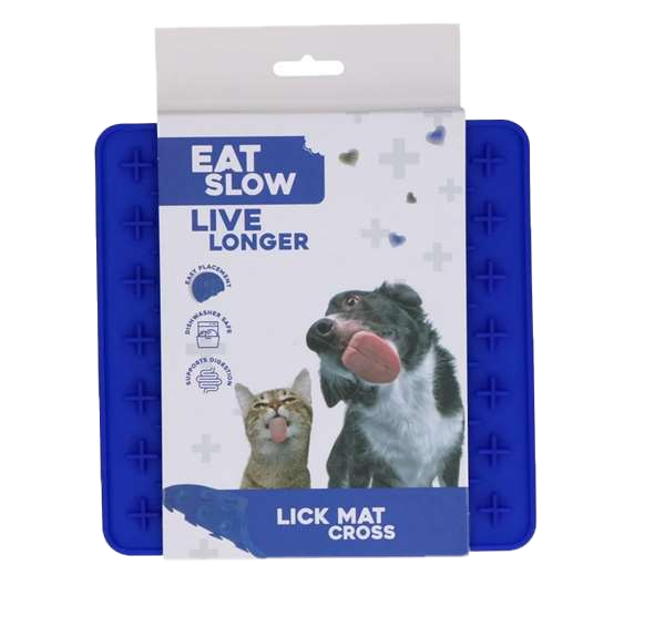Blaue Schleckmatte ‚Eat Slow Live Longer‘ für Hunde und Katzen in Verpackung mit Tierbildern und Hinweisen auf Zahnpflege, Spülmaschineneignung und weniger Plastikmüll.