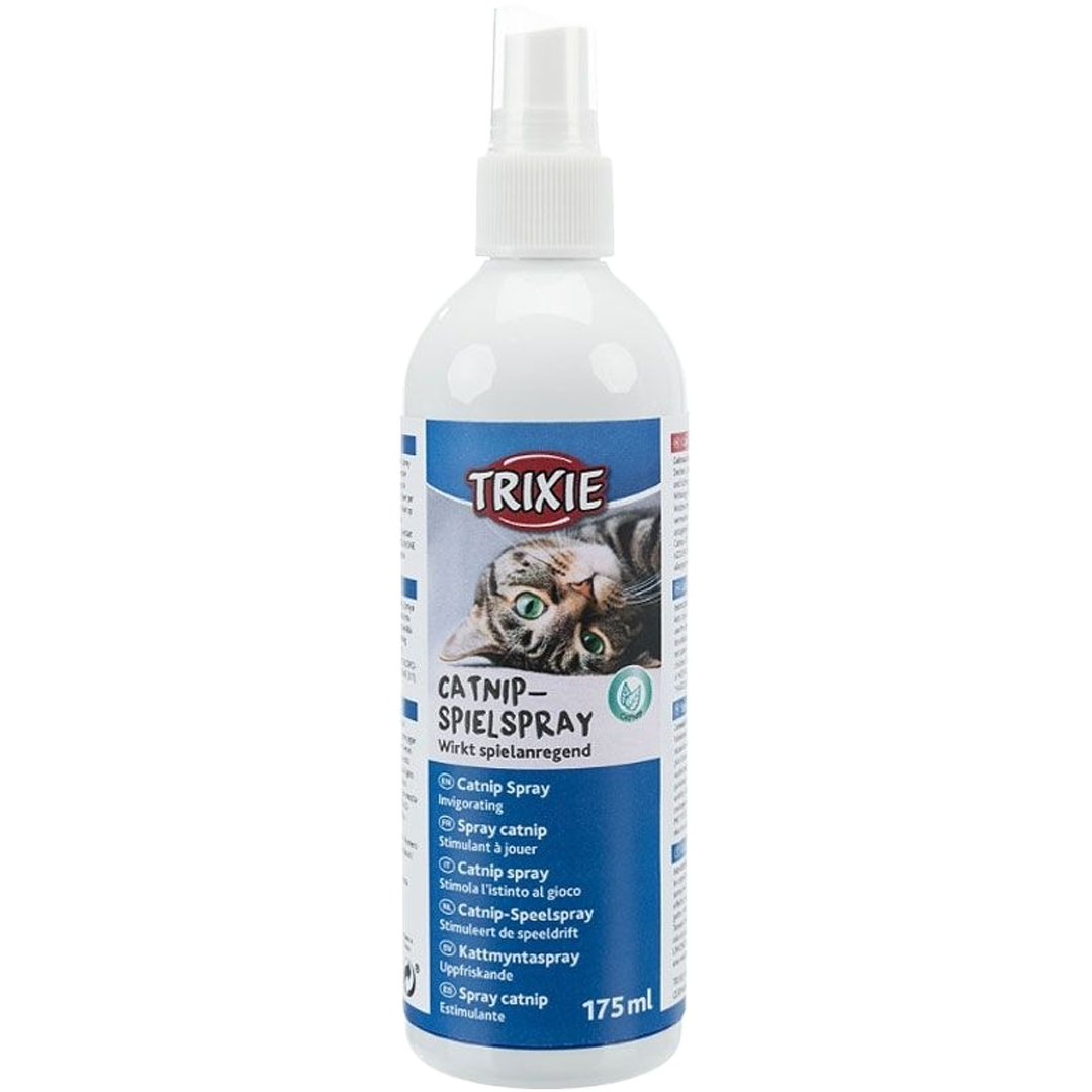 Weiße Sprayflasche mit blauem Etikett, grünen Akzenten und Bild einer Katze; transparenter Deckel, glatte Oberfläche mit zylindrischer Form.