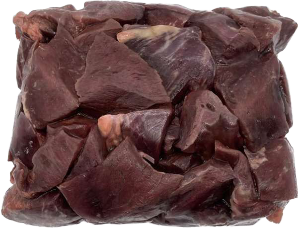 Ein Block aus gefrorenem Rinderherz-Gulasch. Sichtbar sind grob zugeschnittene, dunkelrote Fleischstücke mit leicht glänzender Oberfläche und vereinzelt helleren Gewebsanteilen.