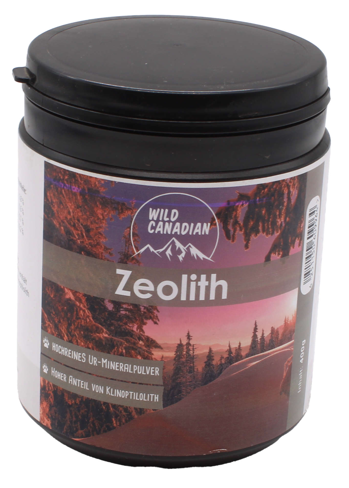 Eine runde schwarze Kunststoffdose mit Schraubdeckel und farbigem Etikett mit der Aufschrift „Zeolith“. Das Etikett zeigt eine Waldlandschaft in Rot- und Lilatönen mit Logo „Wild Canadian“.