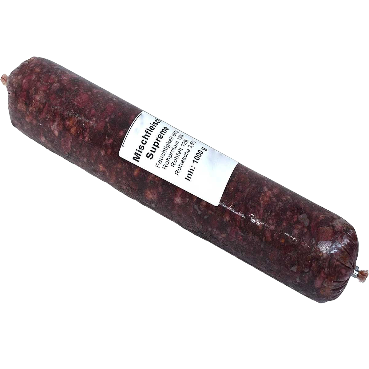 Eine Frostfleischrolle mit weißem Etikett und der Aufschrift „Mischfleisch Supreme“. Verpackt in einem nicht essbaren Kunstdarm. Die Füllung ist fein gewolft und sehr dunkelrot.