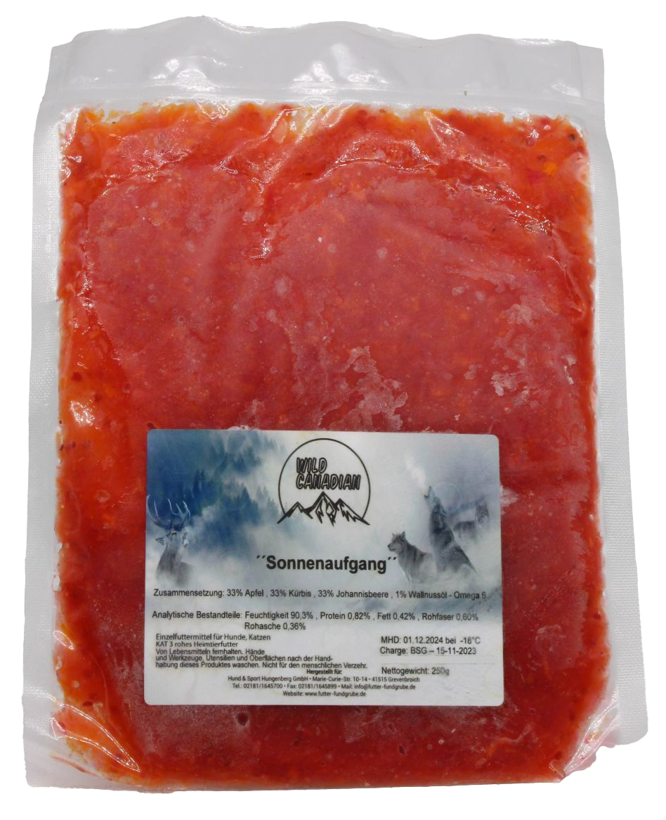 Ein flacher, transparenter Kunststoffbeutel mit leuchtend rotem, fein zerkleinertem Inhalt. Die Oberfläche zeigt eine leicht unregelmäßige, breiige Struktur.