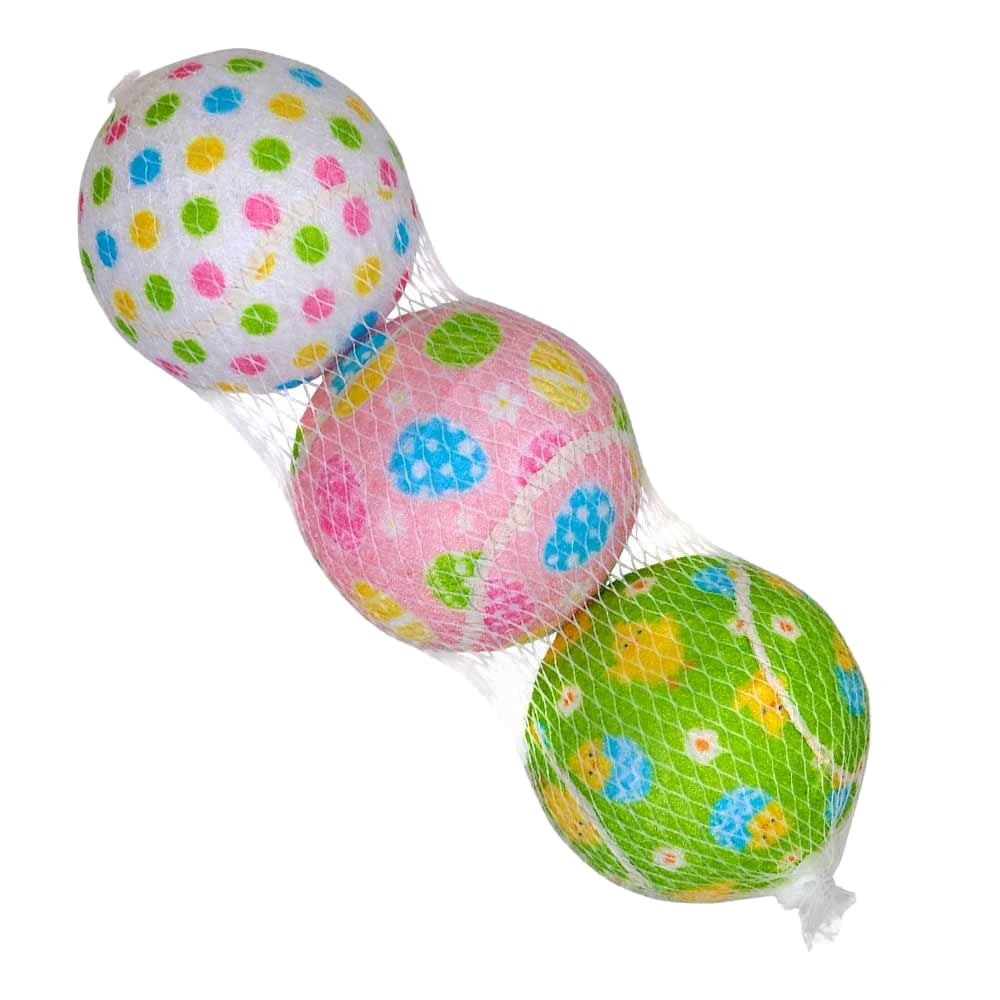 Drei ovale Stoff-Ostereier in Weiß, Rosa und Grün mit bunten Punkt- und Kükenmustern, zusammengefasst in einem weißen Netzbeutel.