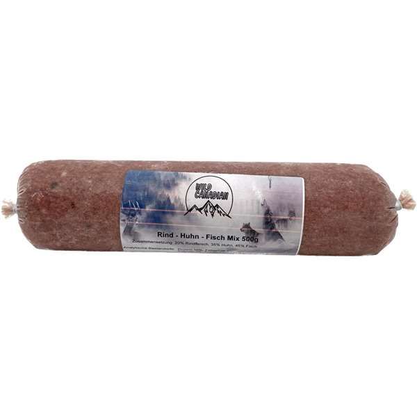 Eine Frostfleischrolle mit hellblau-weißem Etikett und der Aufschrift „Rind - Huhn - Fisch Mix 500g“. Verpackt in einem nicht essbaren Kunstdarm. Die Füllung ist fein gewolft und zeigt eine hellbraune, leicht rötliche Masse mit vereinzelten dunkleren Eins