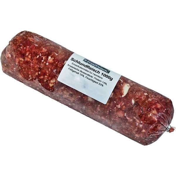 Eine vakuumverpackte Wurstrolle mit weißem Etikett und der Aufschrift „Schlundfleisch 1000 g“. Verpackt in einem nicht essbaren Kunstdarm. Das Einzelfuttermittel für Hunde besteht aus grob gewolftem Rinderschlund