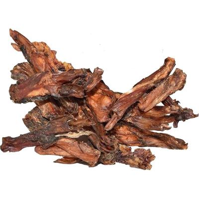 Mehrere getrocknete, flach geschlungene Sehnenstücke mit faseriger Oberfläche in verschiedenen Brauntönen, unregelmäßig geformt, auf weißem Hintergrund angeordnet.