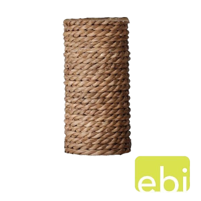 Zylindrischer Katzenkratzbaum, umwickelt mit dickem, naturfarbenem Sisalseil. Die Oberfläche wirkt grob und robust, ideal zum Kratzen.